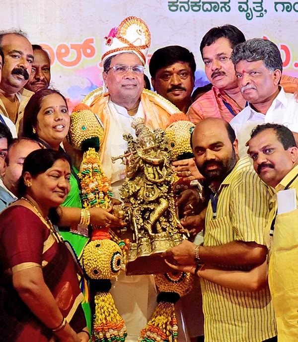 ಮುಖ್ಯಮಂತ್ರಿ ಸಿದ್ದರಾಮಯ್ಯ ಜಾತಿ ಒಡೆಯುವ ಕೆಲಸಕ್ಕೆ ಎಂದೂ ಕೈಹಾಕಲ್ಲ: ಈಶ್ವರಾನಂದಪುರ ಸ್ವಾಮೀಜಿ